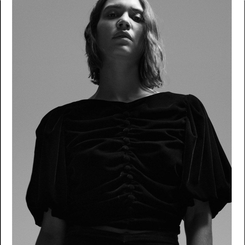 Velvet Top. - Picture 2 of 6